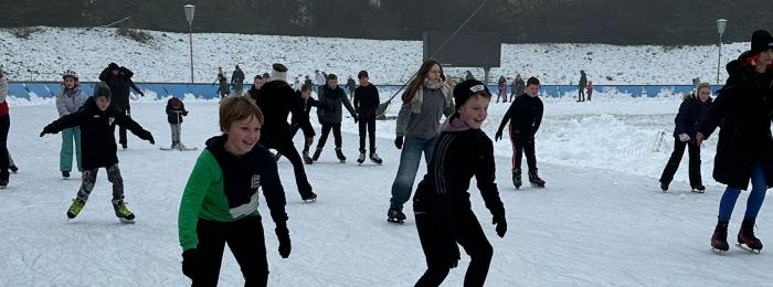 Schaatsen JO12 - JO17 te Grefrath