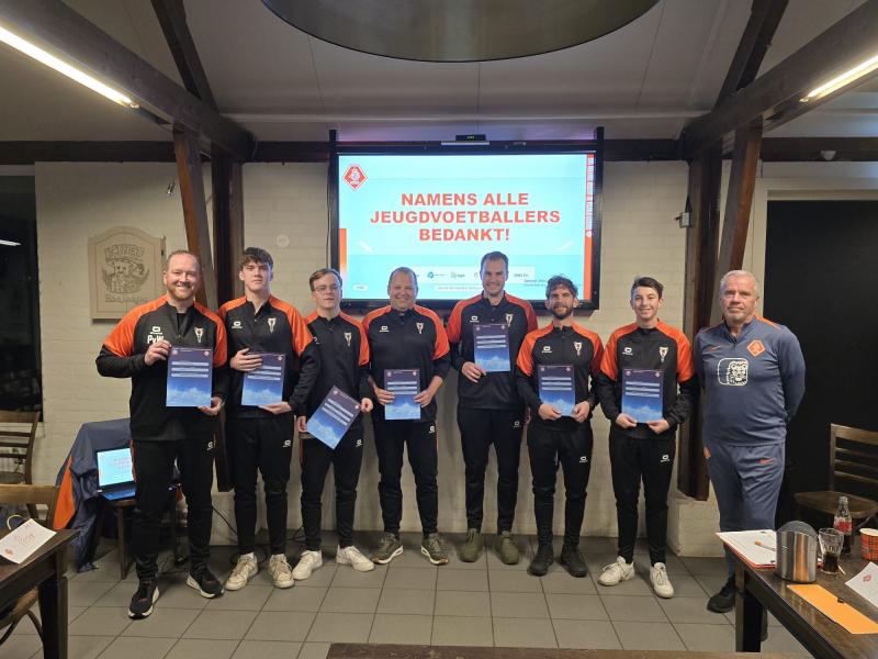 7 jeugdtrainers geslaagd voor KNVB VC1-pupillencursus